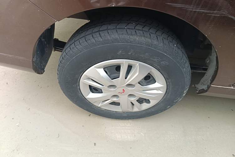 Used Wuling Hongguang 2021 1.5L S Base Version LAR Right Rear Wheel Hub