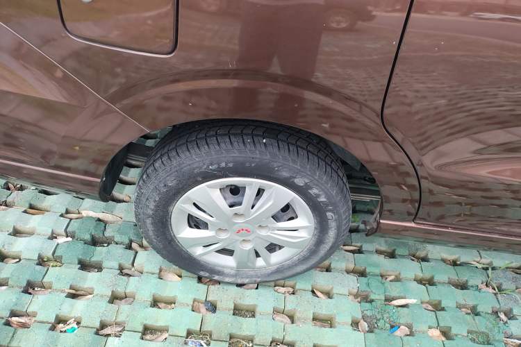 Used Wuling Hongguang 2021 1.5L S Base Version LAR Right Rear Wheel Hub