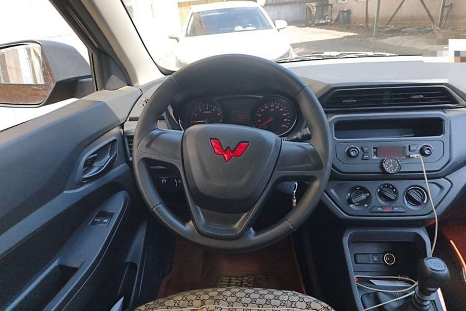 Used Wuling Hongguang 2021 1.5L Revised S Base Version Hydraulic Power Steering LAR Steering Wheel