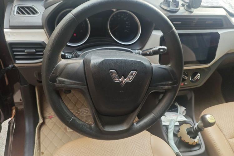 Used Wuling Hongguang 2021 1.5L S Comfort Edition LAR Steering Wheel