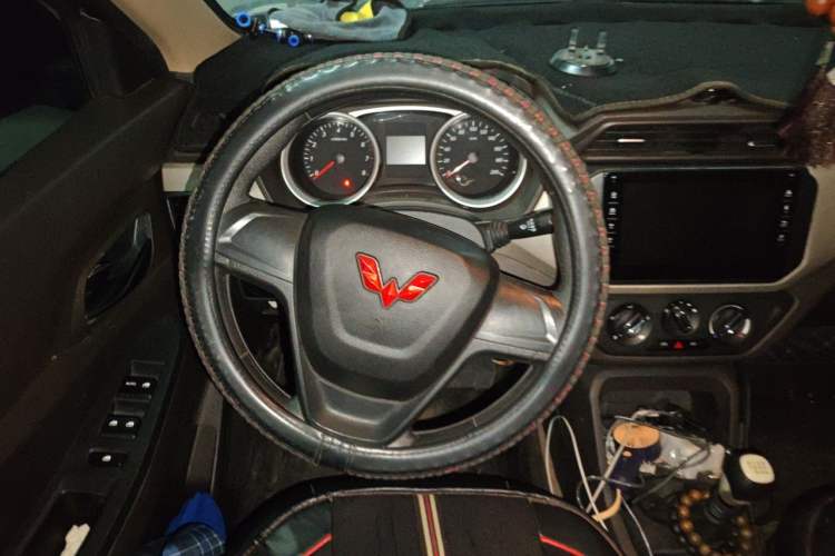 Used Wuling Hongguang 2021 1.5L Revised S Standard Version with Electric Power Steering LAR Steering Wheel