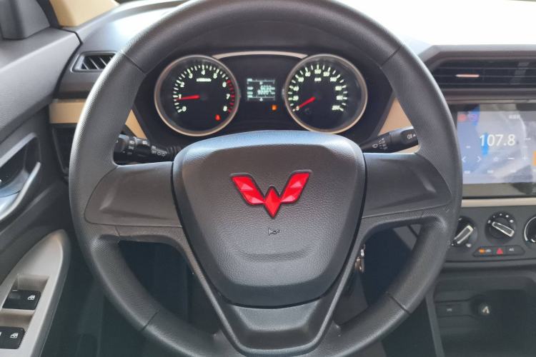 Used Wuling Hongguang 2021 1.5L S Comfort Edition LAR Steering Wheel