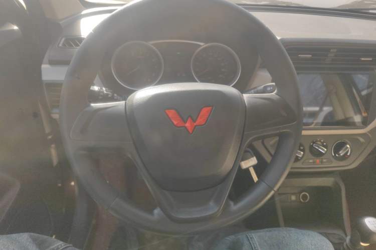 Used Wuling Hongguang 2021 1.5L Revised S Standard Version with Electric Power Steering LAR Steering Wheel