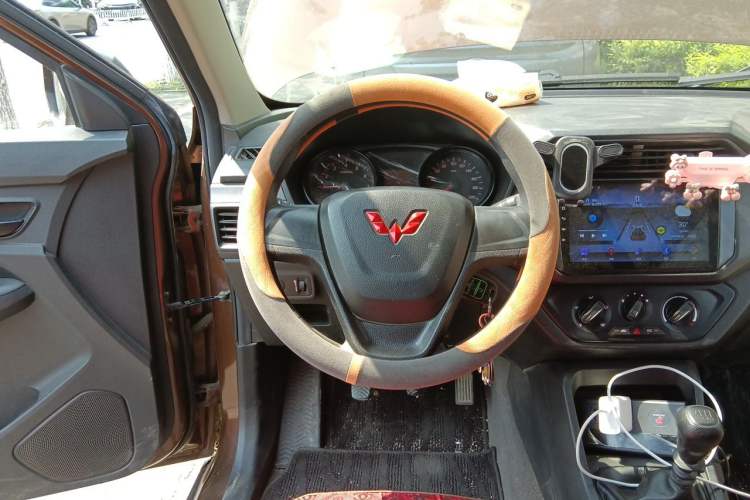 Used Wuling Hongguang 2021 1.5L S Standard Version LAR Steering Wheel