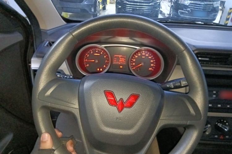 Used Wuling Hongguang 2021 1.5L Revised S Standard Version Hydraulic-Power-Assisted LAR Steering Wheel