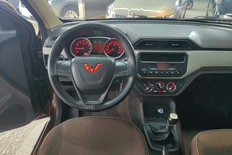 Used Wuling Hongguang 2021 1.5L Revised S Standard Version Hydraulic-Power-Assisted LAR Steering Wheel