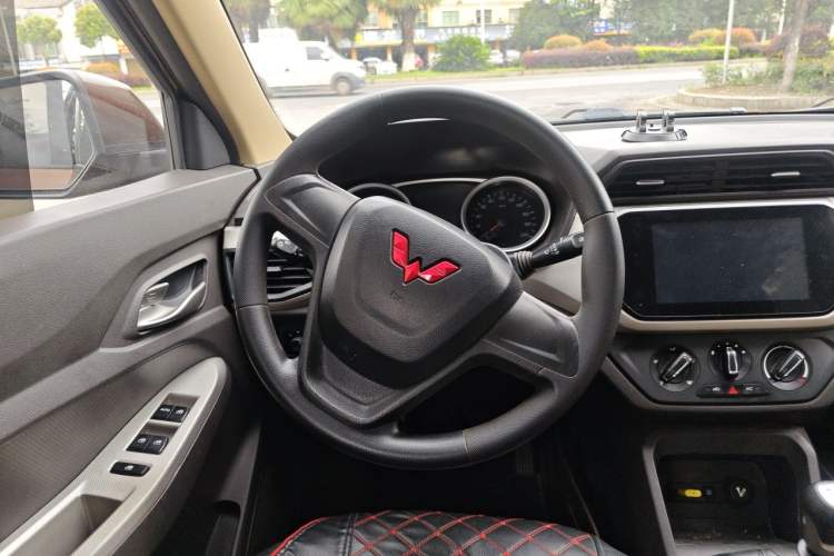Used Wuling Hongguang 2021 1.5L S Comfort Edition LAR Steering Wheel