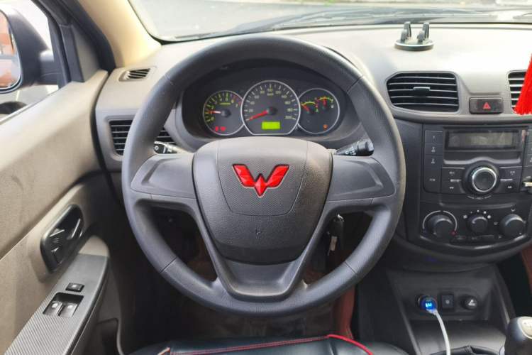Used Wuling Hongguang 2021 1.5L Revised S Base Version Hydraulic Power Steering LAR Steering Wheel