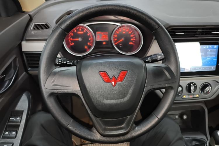 Used Wuling Hongguang 2021 1.5L Revised S Standard Version Hydraulic-Power-Assisted LAR Steering Wheel