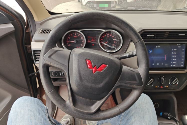 Used Wuling Hongguang 2021 1.5L S Standard Version LAR Steering Wheel