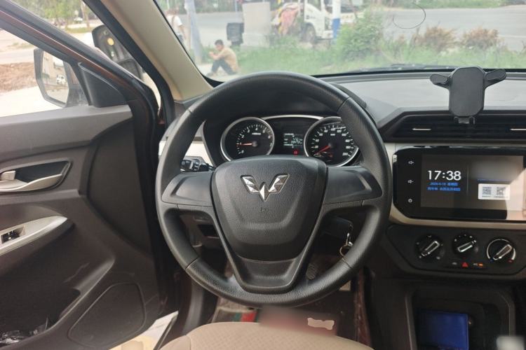 Used Wuling Hongguang 2021 1.5L S Comfort Edition LAR Steering Wheel