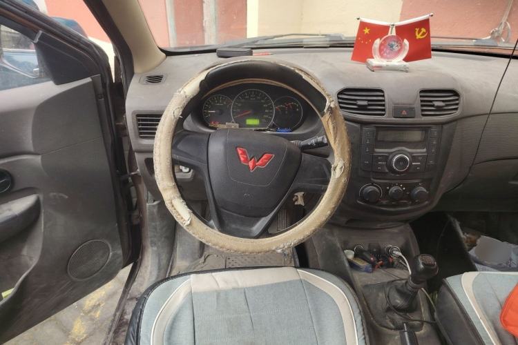 Used Wuling Hongguang 2021 1.5L Revised S Standard Version Hydraulic-Power-Assisted LAR Steering Wheel