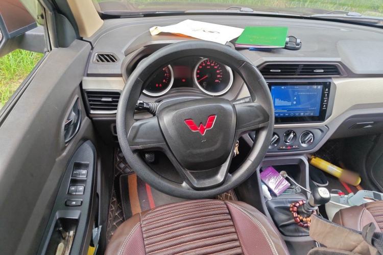 Used Wuling Hongguang 2021 1.5L S Standard Version LAR Steering Wheel