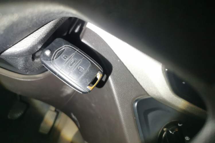 Used Wuling Hongguang 2021 1.5L Facelifted S Comfort Version with Electric Power Steering LAR Vehicle Key