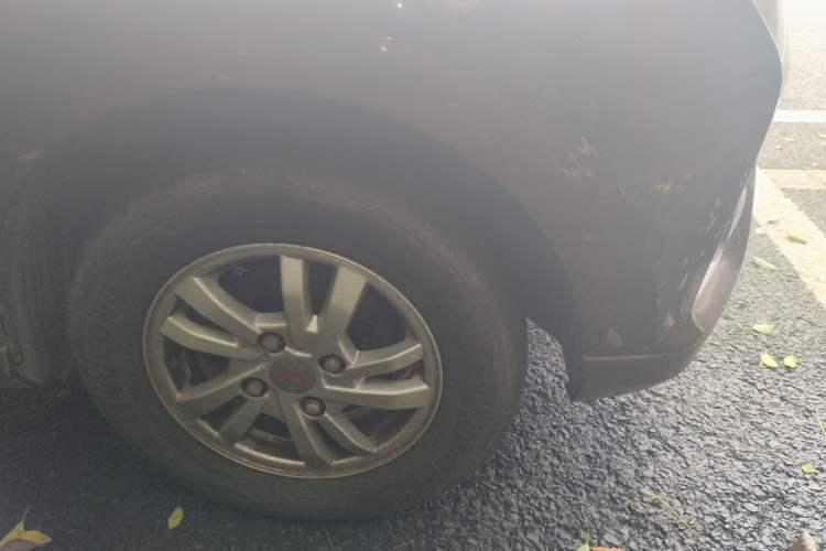 Used Wuling Hongguang 2021 1.5L Facelifted S Comfort Version with Electric Power Steering LAR Right Front Wheel Hub