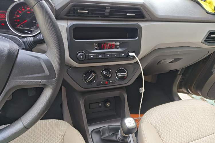 Used Wuling Hongguang 2021 1.5L Revised S Standard Version Hydraulic-Power-Assisted LAR Audio And AC Panel