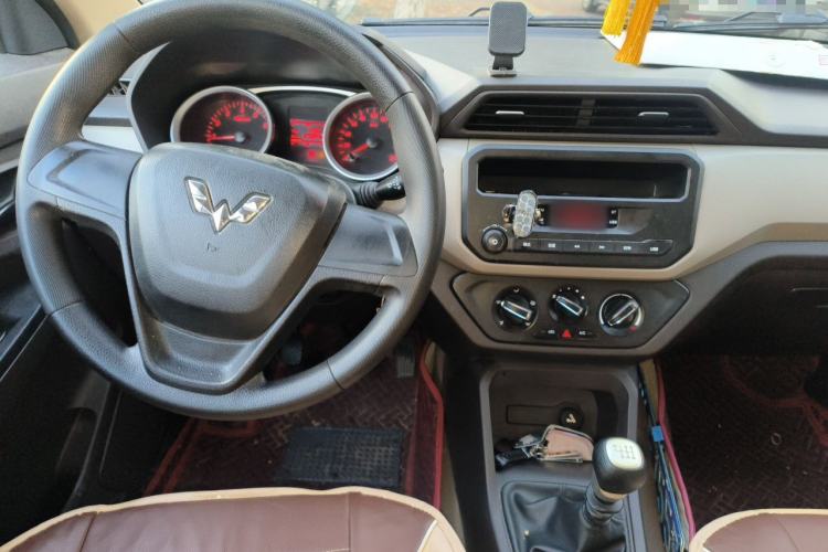 Used Wuling Hongguang 2021 1.5L S Standard Version LAR Center Console