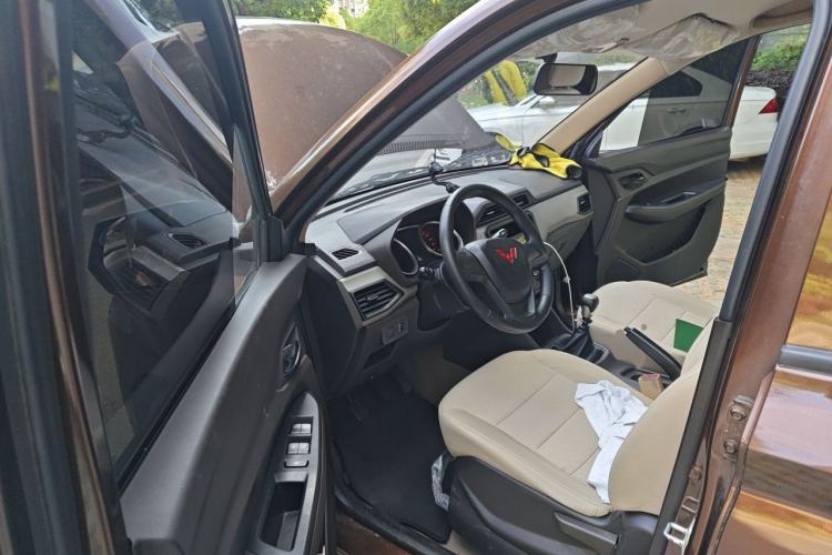 Used Wuling Hongguang 2021 1.5L Revised S Standard Version Hydraulic-Power-Assisted LAR Driver Seat