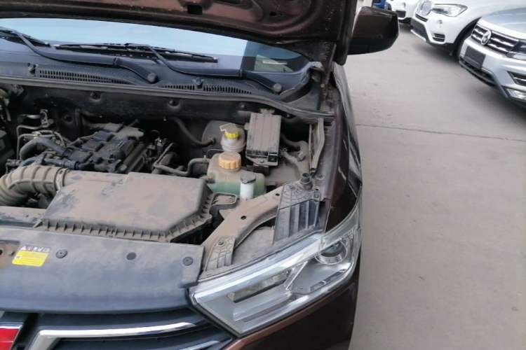Used Wuling Hongguang 2021 1.5L S Standard Version LAR Engine Bay Left