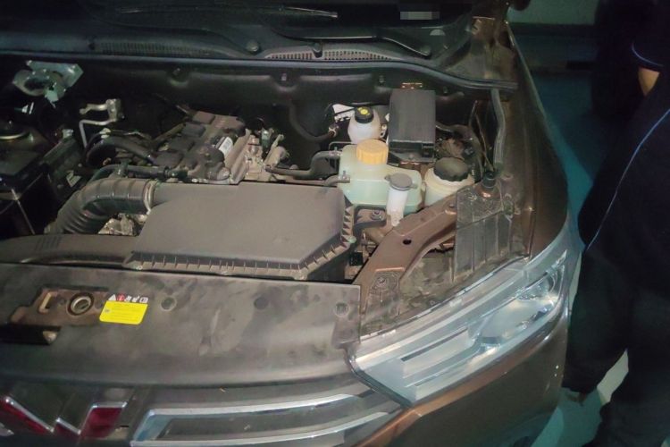Used Wuling Hongguang 2021 1.5L S Standard Version LAR Engine Bay Left