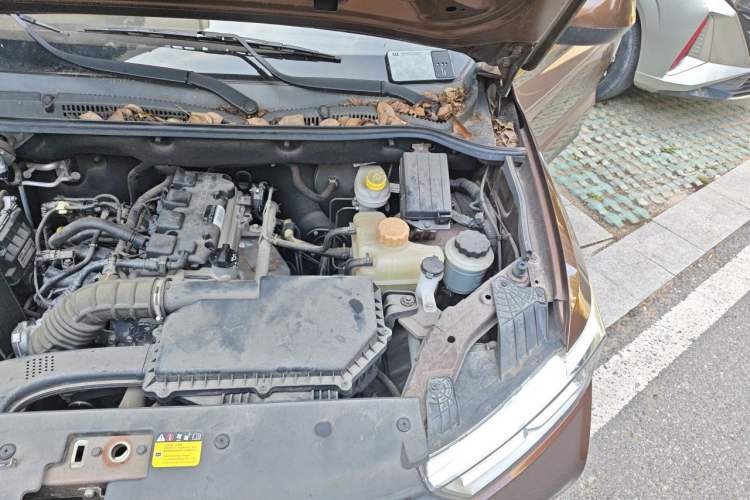 Used Wuling Hongguang 2021 1.5L Revised S Standard Version Hydraulic-Power-Assisted LAR Engine Bay Left