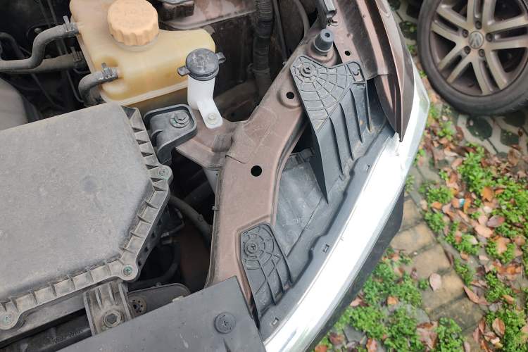 Used Wuling Hongguang 2021 1.5L S Standard Version LAR Engine Bay Left