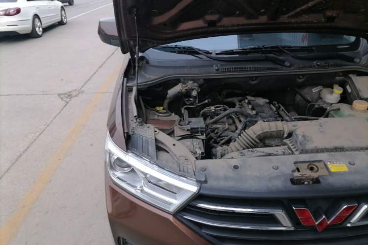 Used Wuling Hongguang 2021 1.5L S Standard Version LAR Engine Bay Right