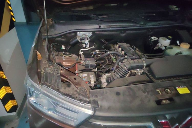 Used Wuling Hongguang 2021 1.5L S Standard Version LAR Engine Bay Right