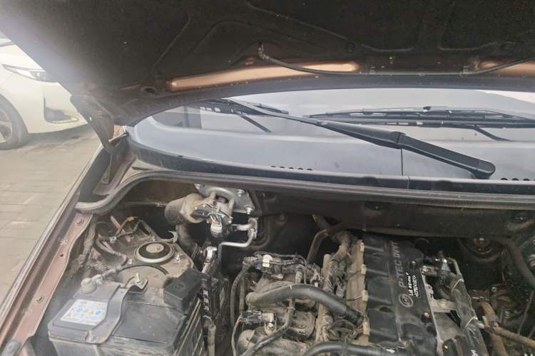 Used Wuling Hongguang 2021 1.5L S Base Version LAR Engine Bay Right