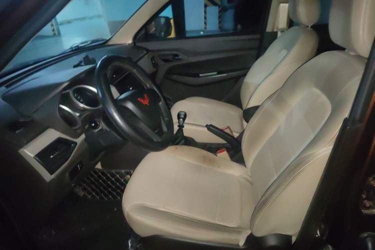 Used Wuling Hongguang 2021 1.5L S Standard Version LAR Left Front Seat