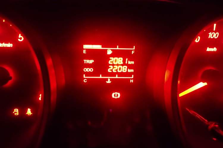 Used Wuling Hongguang 2021 1.5L S Standard Version LAR Odometer Close Up