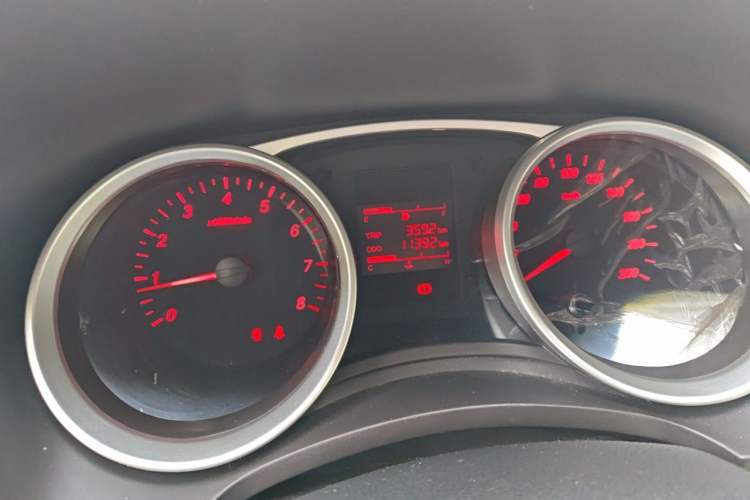 Used Wuling Hongguang 2021 1.5L Revised S Standard Version Hydraulic-Power-Assisted LAR Odometer Close Up