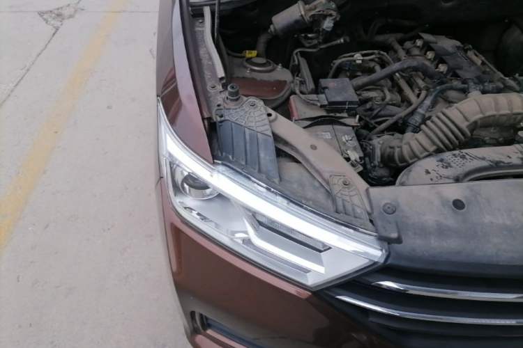 Used Wuling Hongguang 2021 1.5L S Standard Version LAR Right Front Headlight