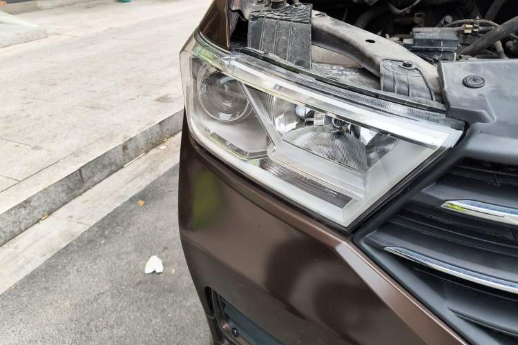 Used Wuling Hongguang 2021 1.5L Facelifted S Comfort Version with Electric Power Steering LAR Right Front Headlight