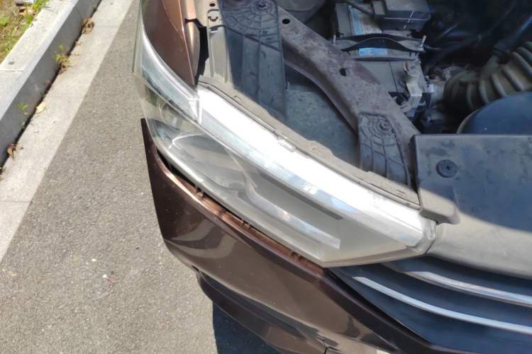 Used Wuling Hongguang 2021 1.5L Facelifted S Comfort Version with Electric Power Steering LAR Right Front Headlight