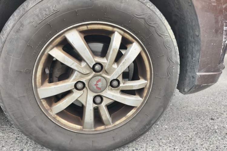 Used Wuling Hongguang 2021 1.5L Facelifted S Comfort Version with Electric Power Steering LAR Right Front Wheel Hub