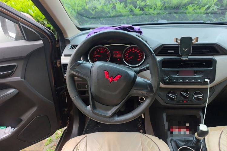 Used Wuling Hongguang 2021 1.5L S Standard Version LAR Steering Wheel