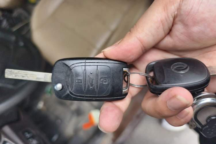Used Wuling Hongguang 2021 1.5L Facelifted S Comfort Version with Electric Power Steering LAR Vehicle Key