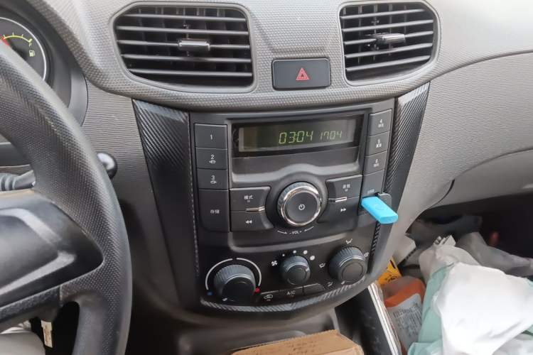 Used Wuling Hongguang 2021 1.5L Revised S Standard Version Hydraulic-Power-Assisted LAR Audio And AC Panel
