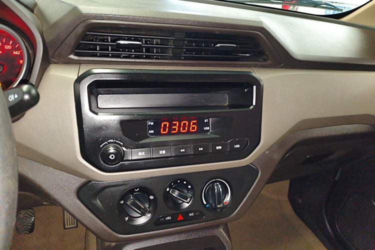 Used Wuling Hongguang 2021 1.5L Revised S Standard Version Hydraulic-Power-Assisted LAR Audio And AC Panel