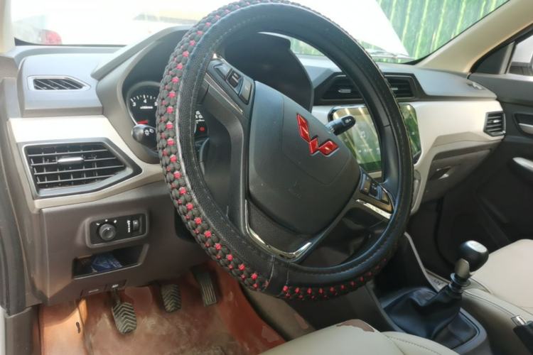 Used Wuling Hongguang 2021 1.5L Facelifted S Comfort Version with Electric Power Steering LAR Center Console