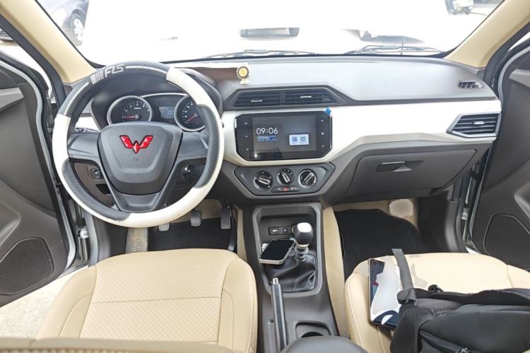 Used Wuling Hongguang 2021 1.5L Facelifted S Comfort Version with Electric Power Steering LAR Center Console