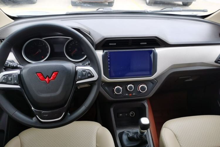 Used Wuling Hongguang 2021 1.5L Facelift S Comfort Version Hydraulic Power Steering LAR Center Console