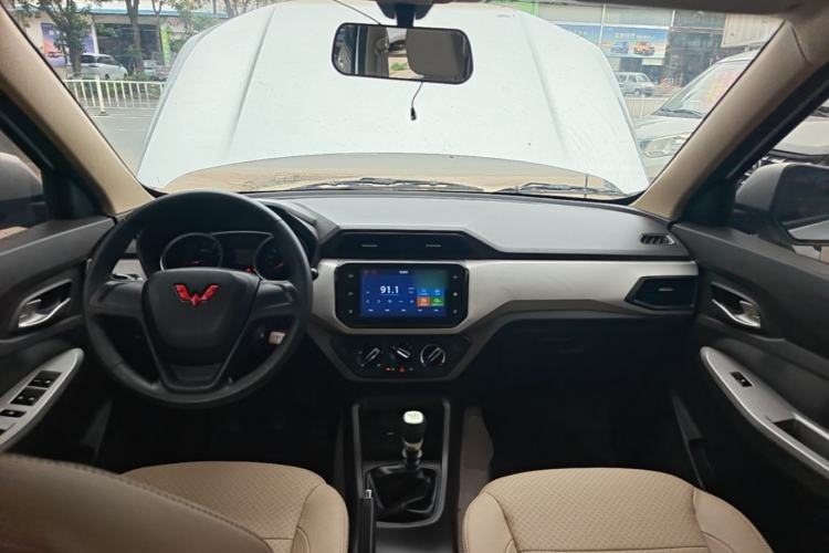 Used Wuling Hongguang 2021 1.5L S Comfort Edition LAR Center Console