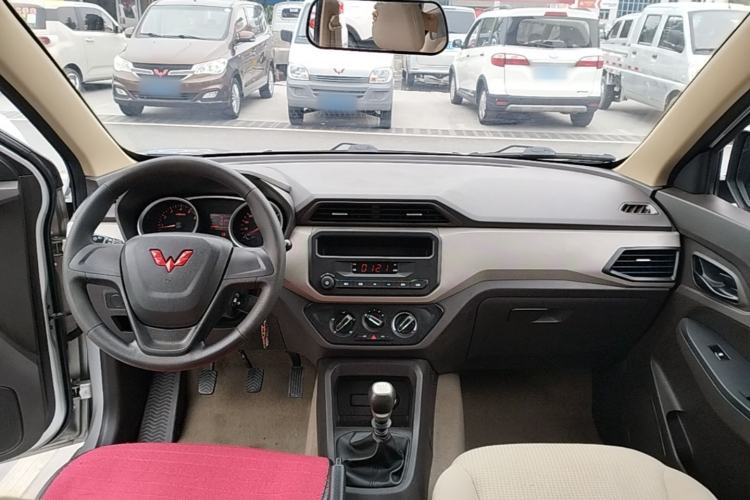 Used Wuling Hongguang 2021 1.5L Revised S Standard Version with Electric Power Steering LAR Center Console