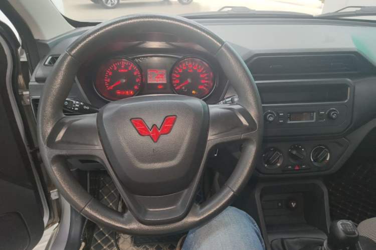 Used Wuling Hongguang 2021 1.5L Revised S Base Version Hydraulic Power Steering LAR Center Console