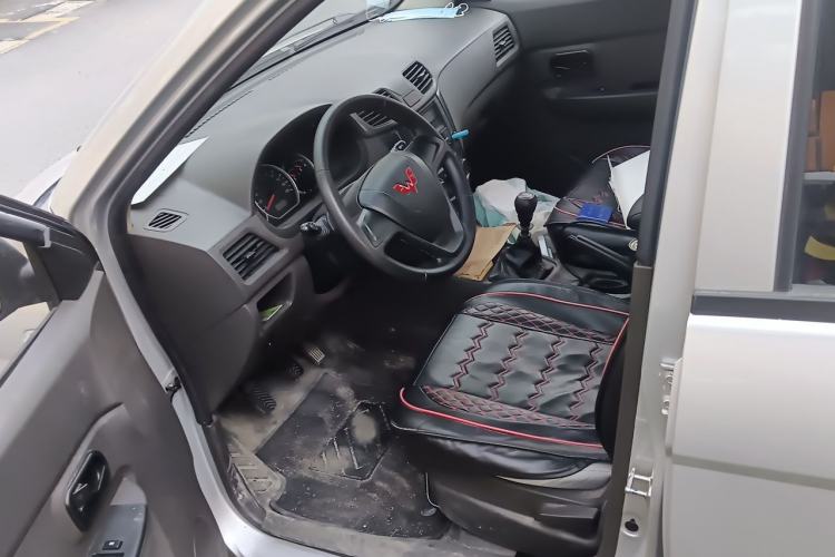 Used Wuling Hongguang 2021 1.5L Revised S Standard Version Hydraulic-Power-Assisted LAR Driver Seat