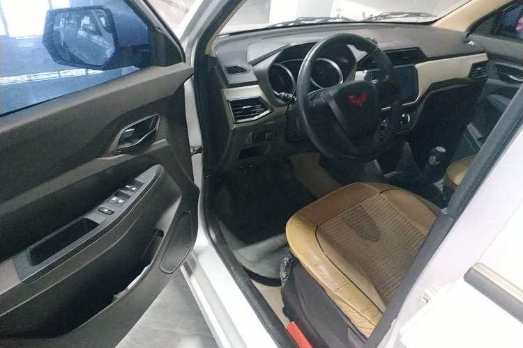 Used Wuling Hongguang 2021 1.5L Revised S Standard Version with Electric Power Steering LAR Driver Seat