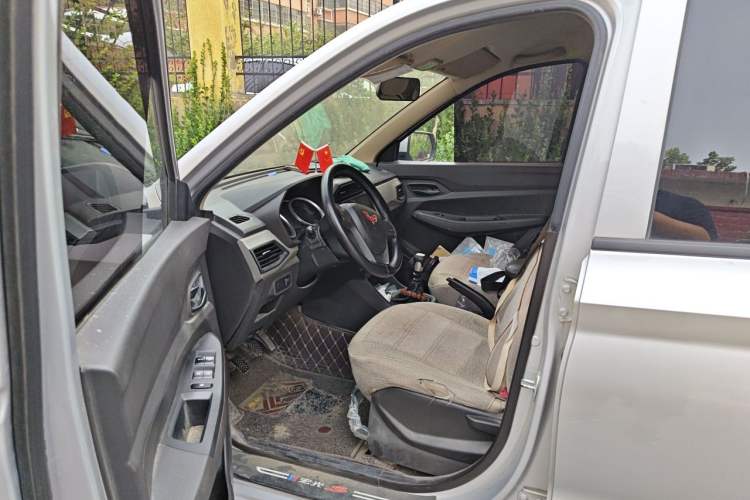 Used Wuling Hongguang 2021 1.5L Revised S Standard Version Hydraulic-Power-Assisted LAR Driver Seat