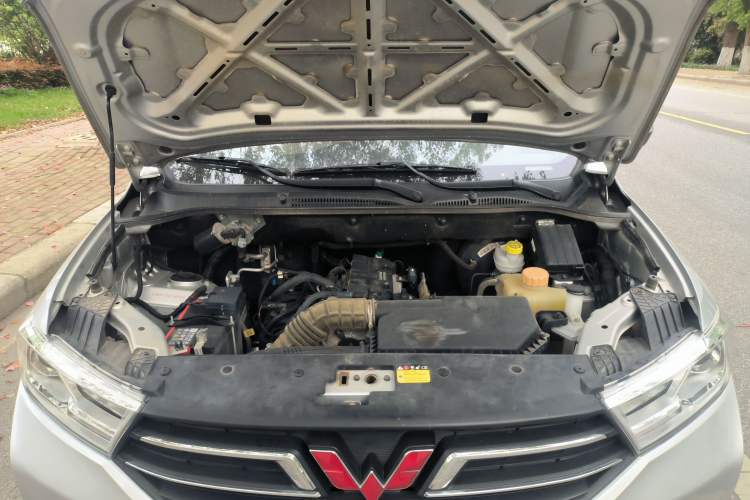 Used Wuling Hongguang 2021 1.5L Revised S Standard Version with Electric Power Steering LAR Engine Bay